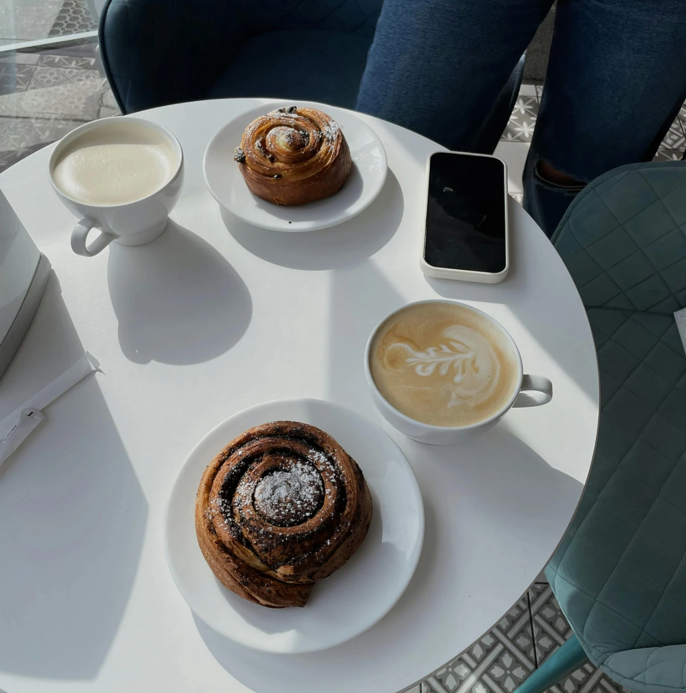Have breakfast in a tea room in Longueuil